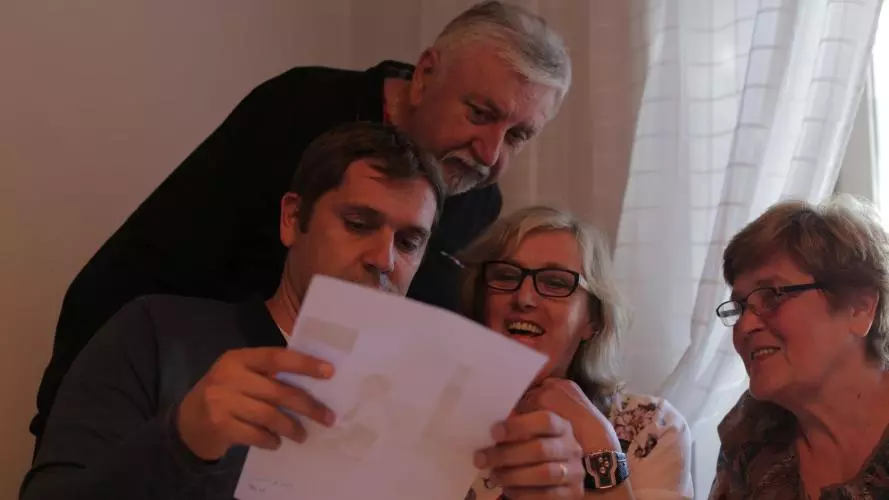 6 zejane 2019 sisters vesna and laura sankovic with family look at the hurren photos