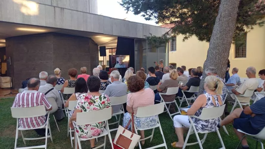 9 novigrad 2022 the opening of the exhibition curated by istrox and the lapidarium museum